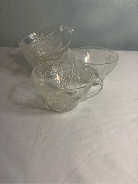 Set of 4 Vintage anchor hocking Clear Pressed Glass Teacup with Grape Motif